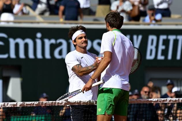 Sport Bilder des Tages Thiago Seyboth Wild ( BRA ) - Daniil Medvedev ( RUS ) - TENNIS : Roland Garros 2023 - Internationaux de France - 30 05 2023 FedericoPestellini Panoramic 