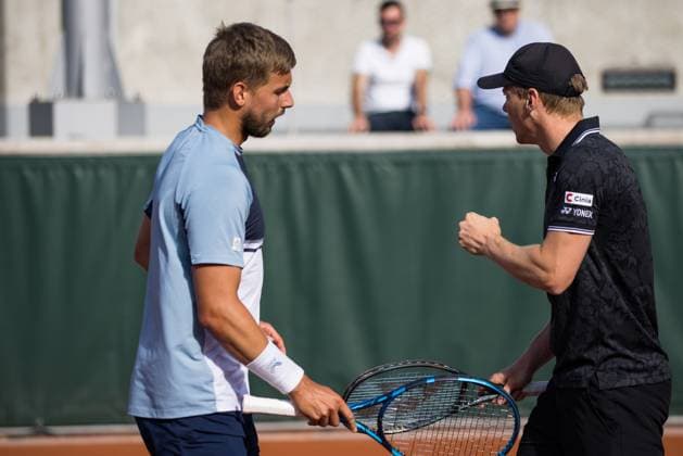 TENNIS - ATP, Tennis Herren French Open 2023 PARIS,FRANCE,30.MAY.23 - TENNIS - ATP World Tour, French Open, Roland Garros, Grand Slam, doubles. Image shows Lloyd Glasspool (GBR) and Harri Helioevaara (FIN).  GEPAxpictures xFrancoisxAsal