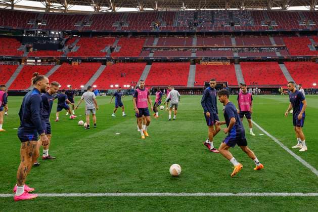 Sevilla s players take part in a training session of the team held at Puskas Arena, in Budapest, Hungary, 30 May 2023. Sevilla FC will face AS Roma in the UEFA Europa League final soccer match on 31 May. UEFA Europa League final - Sevilla s training session !ACHTUNG: NUR REDAKTIONELLE NUTZUNG!  Copyright: xJulioxMunozx GRAF468 20230530-1db63dd5c808d41e61923be5a483596b3d94d666