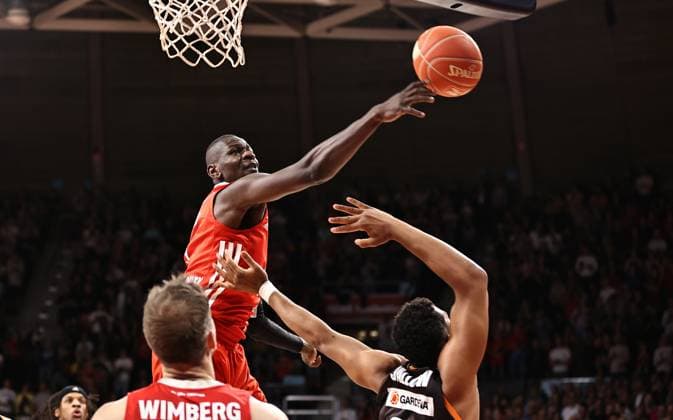Isaac Bonga Bayern Basketball, 9 blocks a ball GER, FC Bayern Basketball vs ratiopharm ulm, basketball, 1 Bundesliga, semifinal game 2, season 2022 2023, 30 05 2023, GER, FC Bayern Basketball vs ratiopharm ulm, basketball, 1 Bundesliga, semifinal game 2, season 2022 2023, 30 05 2023, muenchen Copyright: xEibner-Pressefoto MarcelxEngelbrechtx EP_MET