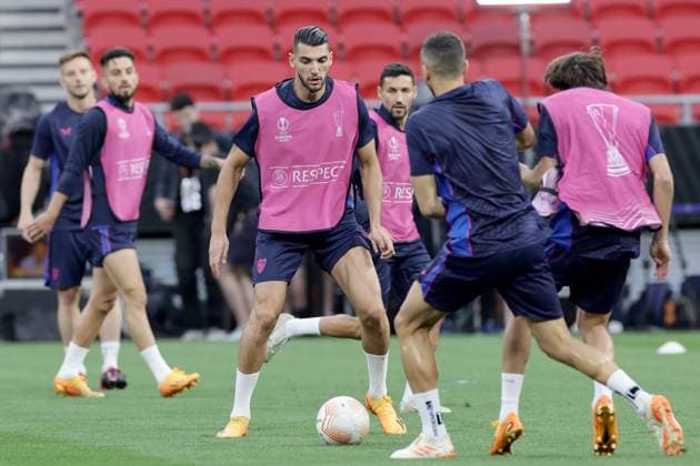 Rafa Mir of Sevilla FC during the training the day before the Europa League final between Sevilla FC and AS Roma at the Puskas Arena stadium in Budapest, (Hungary), May 30th, 2023. cesarexpurini