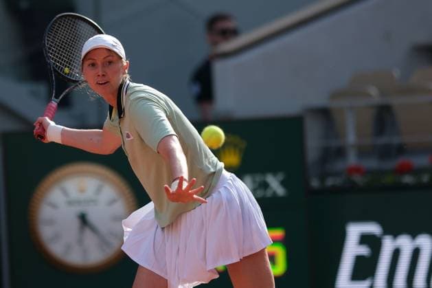 May 31, 2023, Paris, Paris, France: CRISTINA BUSCA of Spain return the ball to IGA SWIATEK world number 1of Poland during the Day 3 of the WomenÃ¢â‚¬â ¢s French Open 2023, Grand Slam tennis womens tournament at the Roland Garros Stadium - Paris France..Iga Swiatek won : 6-4 6-0 Paris France - ZUMAp119 20230531_zaf_p119_036 Copyright: xPierrexSteveninx