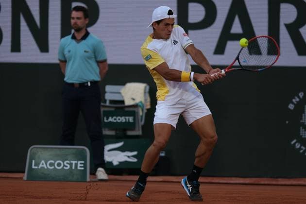 May 31, 2023, Paris, Paris, France: SEBASTIAN BAEZ of Argentina return the ball to GAEL MONFILS of France during the Day 3 of the French Open 2023, Grand Slam tennis tournament at the Roland-Garros Stadium - Paris France..Gael Monfils won : 3-6 6-3 7-5 1-6 7-5 Paris France - ZUMAp119 20230531_zaf_p119_040 Copyright: xPierrexSteveninx