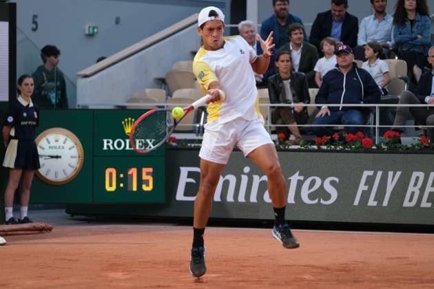 May 31, 2023, Paris, Paris, France: SEBASTIAN BAEZ of Argentina return the ball to GAEL MONFILS of France during the Day 3 of the French Open 2023, Grand Slam tennis tournament at the Roland-Garros Stadium - Paris France..Gael Monfils won : 3-6 6-3 7-5 1-6 7-5 Paris France - ZUMAp119 20230531_zaf_p119_042 Copyright: xPierrexSteveninx