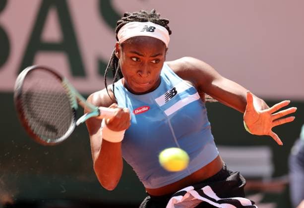 Sport Bilder des Tages Coco Gauff of the US returns the ball to Swiss Rebeka Masarova during their first-round match at Roland Garros French Tennis Open in Paris, France, on Tuesday, May 30, 2023. Gauff won 3-6, 6-1, 6-2  PAR202305301137 MAYAxVIDON-WHITE