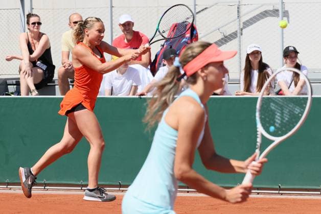 Belgian Kimberley Zimmermann and Belgian Maryna Zanevska pictured during a doubles tennis match between Belgian pair Zanevska-Zimmermann and French pair Andrianjafitrimo-Ferro, in the first round of the women s doubles at the Roland Garros French Open tennis tournament in Paris, France, Wednesday 31 May 2023. BENOITxDOPPAGNE  x68196241x