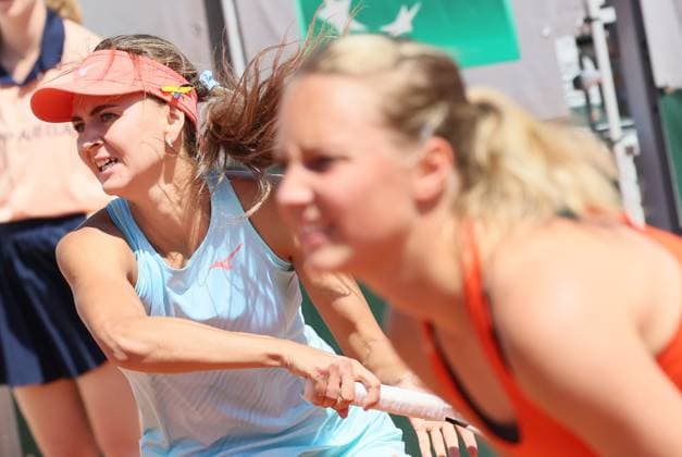 Sport Bilder des Tages Belgian Maryna Zanevska and Belgian Kimberley Zimmermann pictured in action during a doubles tennis match between Belgian pair Zanevska-Zimmermann and French pair Andrianjafitrimo-Ferro, in the first round of the women s doubles at the Roland Garros French Open tennis tournament in Paris, France, Wednesday 31 May 2023. BENOITxDOPPAGNE  x68196485x