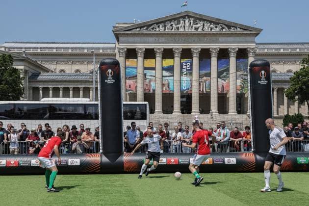 SOCCER - UEFA EL, Sevilla vs Roma BUDAPEST,HUNGARY,31.MAY.23 - SOCCER - UEFA Europa League, final, FC Sevilla vs AS Roma, preview, Fan Festival. Image shows legends match players at Heroes square in Budapest.  GEPAxpictures xCsabaxDoemoetoer