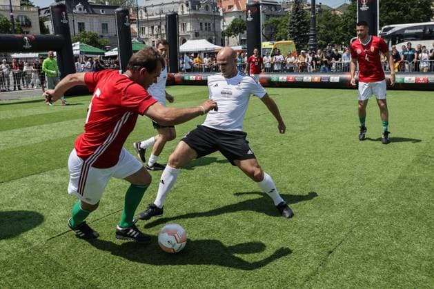 SOCCER - UEFA EL, Sevilla vs Roma BUDAPEST,HUNGARY,31.MAY.23 - SOCCER - UEFA Europa League, final, FC Sevilla vs AS Roma, preview, Fan Festival. Image shows legends match players at Heroes square in Budapest.  GEPAxpictures xCsabaxDoemoetoer