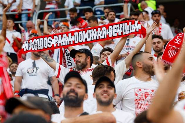 Sevilla fans cheers ahead the UEFA Europa League final soccer match between Sevilla FC and AS Roma at Ferenc Puskas Stadium in Budapest, Hungary, 31 May 2023. UEFA Europa League Final - Sevilla FC vs. AS Roma !ACHTUNG: NUR REDAKTIONELLE NUTZUNG!  Copyright: xJulioxMunozx GRAF955 20230531-7244f53ca8476646e9c3c50b365b5bae5f70ee2d