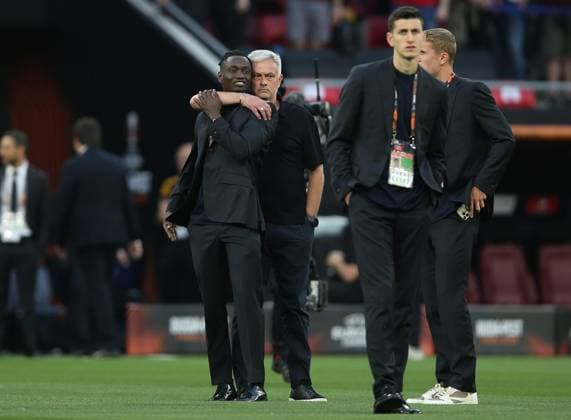 Sevilla v AS Roma, UEFA Europa League Final 2023, Puskas Arena, Budapest, Hungary. - 31st May 2023 Jose Mourinho Manager of Roma & Ebrima Darboe of Roma on a pre match pitch walk with his players. - Sevilla v AS Roma, UEFA Europa League Final 2023, Puskas Arena, Budapest, Hungary. - 31st May 2023. Budapest Puskas Arena Hungary Copyright: xDanxWeirx CP_UEFA_Europa_League_Final_2023_31