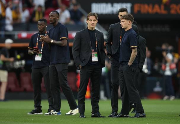 Sevilla v AS Roma, UEFA Europa League Final 2023, Puskas Arena, Budapest, Hungary. - 31st May 2023 Edoardo Bove of Roma & Tammy Abraham of Roma on a pre match pitch walk with his players. - Sevilla v AS Roma, UEFA Europa League Final 2023, Puskas Arena, Budapest, Hungary. - 31st May 2023. Budapest Puskas Arena Hungary Copyright: xDanxWeirx CP_UEFA_Europa_League_Final_2023_35