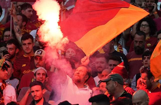 Foto Davide Spada LaPresse 31 Maggio 2023 - Budapest, Ungheria - calcio - Roma vs Siviglia - Uefa Europa League 2022 2023 Finale - Stadio Puskas Arena. Nella foto: i tifosi della Roma Foto Davide Spada LaPresse May 31, 2023 Budapest, Hungary - sport, soccer - Roma vs Sevilla - Uefa Europe League Final 2022 2023 - Puskas Arena Stadium. In the pic: Roma supporters  Copyright: xDavidexSpada LaPressex