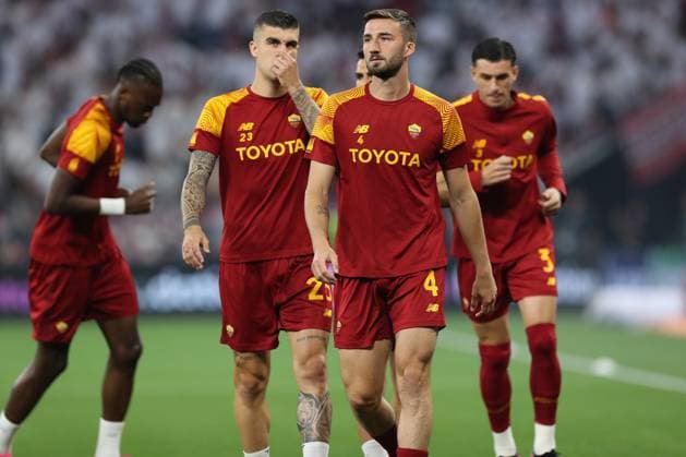 Budapest, Hungary: 31.05.2023: Roma players warm-up before the Final UEFA Europa League 2023 match between Sevilla FC vs AS Roma at Puskas Arena of Budapest in Hungary  Copyright: xmarcoxiacobuccix xipa-agency.netx xmarcoxiacobuccix 0 IPA_IPA38349913