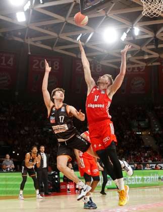 30 05 2023, FC Bayern Basketball vs Ratiopharm Ulm, Audi Dome Munich, sports, in picture Juan Nunez Ratiopharm Ulm vs Jan Wimberg FCB Basketball