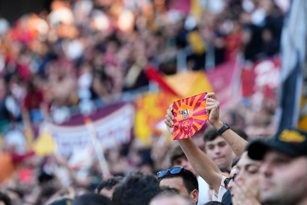 Sevilla FC v AS Roma - UEFA Europa League Final 2022 23 AS Roma fans showing a flag before the UEFA Europa League 2022 23 final match between Sevilla FC and AS Roma at Puskas Arena on May 31, 2023 in Budapest, Hungary. Budapest Hungary  Copyright: xJosexBretonx originalFilename:breton-sevillaf230531_np3tI.jpg