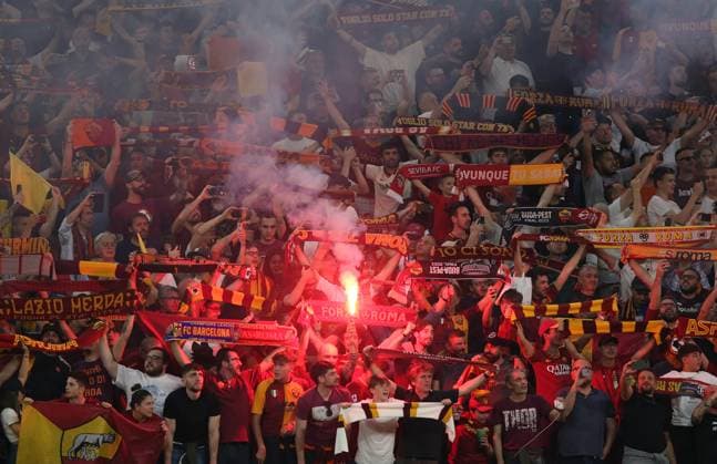 Sevilla v AS Roma, UEFA Europa League Final 2023, Puskas Arena, Budapest, Hungary. - 31st May 2023 AS Roma fans with flares. - Sevilla v AS Roma, UEFA Europa League Final 2023, Puskas Arena, Budapest, Hungary. - 31st May 2023. Budapest Puskas Arena Hungary Copyright: xDanxWeirx CP_UEFA_Europa_League_Final_2023_41