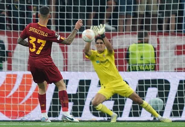 Foto Davide Spada LaPresse 31 Maggio 2023 - Budapest, Ungheria - calcio - Roma vs Siviglia - Uefa Europa League 2022 2023 Finale - Stadio Puskas Arena. Nella foto: occasione per Leonardo Spinazzola (AS Roma) Foto Davide Spada LaPresse May 31, 2023 Budapest, Hungary - sport, soccer - Roma vs Sevilla - Uefa Europe League Final 2022 2023 - Puskas Arena Stadium. In the pic: Leonardo Spinazzola (AS Roma)  Copyright: xDavidexSpada LaPressex