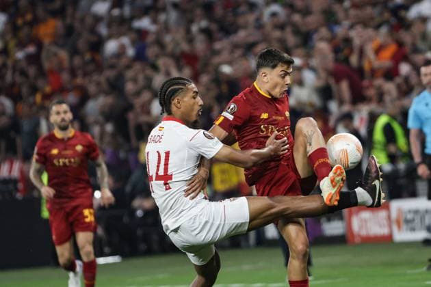 SOCCER - UEFA EL, Sevilla vs Roma BUDAPEST,HUNGARY,31.MAY.23 - SOCCER - UEFA Europa League, final, FC Sevilla vs AS Roma. Image shows Loic Bade (Sevilla) and Paulo Dybala (Roma).  GEPAxpictures xCsabaxDoemoetoer