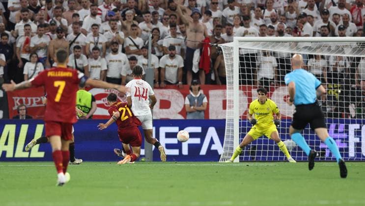 Budapest, Hungary, 31st May 2023. Paulo Dybala of AS Roma scores the first goal during the UEFA Europa League Final match at Puskas Arena, Budapest. Picture credit should read: David Klein Sportimage EDITORIAL USE ONLY. No use with unauthorised audio, video, data, fixture lists, club league logos or live services. Online in-match use limited to 120 images, no video emulation. No use in betting, games or single club league player publications. SPI-2471-0068