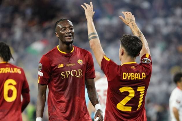 SOCCER - UEFA EL, Sevilla vs Roma BUDAPEST,HUNGARY,31.MAY.23 - SOCCER - UEFA Europa League, final, FC Sevilla vs AS Roma. Image shows the rejoicing of Tammy Abraham and Paulo Dybala (Roma).  GEPAxpictures xCsabaxDoemoetoer