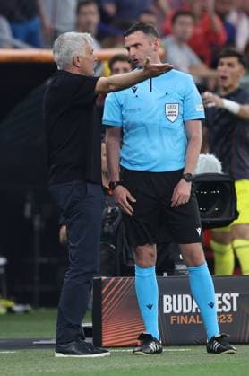 Budapest, Hungary, 31st May 2023. Jose Mourinho Manager of AS Roma complains to assistant referee Michael Oliver during the UEFA Europa League Final match at Puskas Arena, Budapest. Picture credit should read: David Klein Sportimage EDITORIAL USE ONLY. No use with unauthorised audio, video, data, fixture lists, club league logos or live services. Online in-match use limited to 120 images, no video emulation. No use in betting, games or single club league player publications. SPI-2471-0089