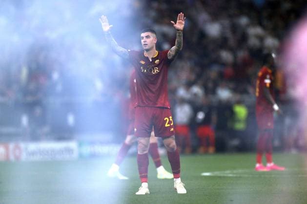 Budapest, Hungary: 31.05.2023: Gianluca Mancini of Roma asks for calm at fans during the Final UEFA Europa League 2023 match between Sevilla FC vs AS Roma at Puskas Arena of Budapest in Hungary  Copyright: xmarcoxiacobuccix xipa-agency.netx xmarcoxiacobuccix 0 IPA_IPA38350885
