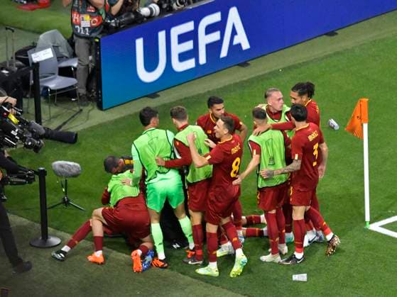 Italian footballers rejoice after a goal scored in the football match between Sevilla FC and AS Roma, Europa League final, held at the Ferenc Puskas Arena in Budapest, Wednesday, May 31, 2023 Budapest Copyright: xRazvanxPasarica SPORTxPICTURESx