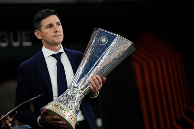 Sevilla FC v AS Roma - UEFA Europa League Final 2022 23 Zoltan Gera holds the UEFA Europa League trophy prior the UEFA Europa League 2022 23 final match between Sevilla FC and AS Roma at Puskas Arena on May 31, 2023 in Budapest, Hungary. Budapest Hungary  Copyright: xJosexBretonx originalFilename:breton-sevillaf230531_npeJU.jpg