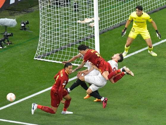 Chris Smalling, Roger Ibanez and Yassine Bounou in the football match between Sevilla FC and AS Roma, Europa League final, held at the Ferenc Puskas Arena in Budapest, Wednesday, May 31, 2023 Budapest Copyright: xRazvanxPasarica SPORTxPICTURESx