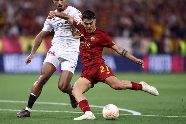 Sevilla Fc - As Roma Paulo Dybala of As Roma scores his team s first goal during the Uefa Europa League final match beetween Sevilla Fc and As Roma at Puskas Arena on May 31 2023 in Budapest, Hungary . Budapest Puskas Arena Hungary Copyright: xMarcoxCanonierox