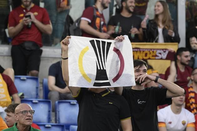 Foto Fabrizio Corradetti LaPresse 31Maggio 2023 Roma, Italia - Tifosi della AS Roma vedono la Finale di Europa League AS Roma vs Siviglia sui maxi schermi - Stadio Olimpico. Nella foto: un momento dell evento May 31, 2023 Rome, Italy - AS Roma fans see the Europa League Final AS Roma vs Sevilla on the big screens - Olimpic Stadium. In the photo: a moment of the event  Copyright: xFabrizioxCorradetti LaPressex