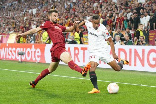 Sevilla FC v AS Roma - UEFA Europa League: Final Bryan Cristante of AS Roma compete for the ball during the UEFA Europa League final match between Sevilla FC and AS Roma at Puskas Arena, Budapest, Hungary on May 31, 2023. Budapest Budapest Hungary  Copyright: xGiuseppexMaffiax originalFilename:maffia-sevillaf230531_npupP.jpg