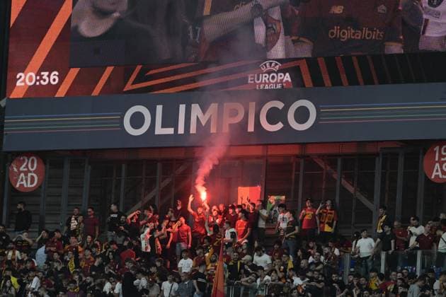 Foto Fabrizio Corradetti LaPresse 31Maggio 2023 Roma, Italia - Tifosi della AS Roma vedono la Finale di Europa League AS Roma vs Siviglia sui maxi schermi - Stadio Olimpico. Nella foto: un momento dell evento May 31, 2023 Rome, Italy - AS Roma fans see the Europa League Final AS Roma vs Sevilla on the big screens - Olimpic Stadium. In the photo: a moment of the event  Copyright: xFabrizioxCorradetti LaPressex