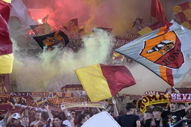 Foto Fabrizio Corradetti LaPresse 31Maggio 2023 Roma, Italia - Tifosi della AS Roma vedono la Finale di Europa League AS Roma vs Siviglia sui maxi schermi - Stadio Olimpico. Nella foto: un momento dell evento May 31, 2023 Rome, Italy - AS Roma fans see the Europa League Final AS Roma vs Sevilla on the big screens - Olimpic Stadium. In the photo: a moment of the event  Copyright: xFabrizioxCorradetti LaPressex