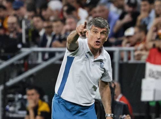 SOCCER - UEFA EL, Sevilla vs Roma BUDAPEST,HUNGARY,31.MAY.23 - SOCCER - UEFA Europa League, final, FC Sevilla vs AS Roma. Image shows head coach Jose Mendilibar (Sevilla).  GEPAxpictures xCsabaxDoemoetoer