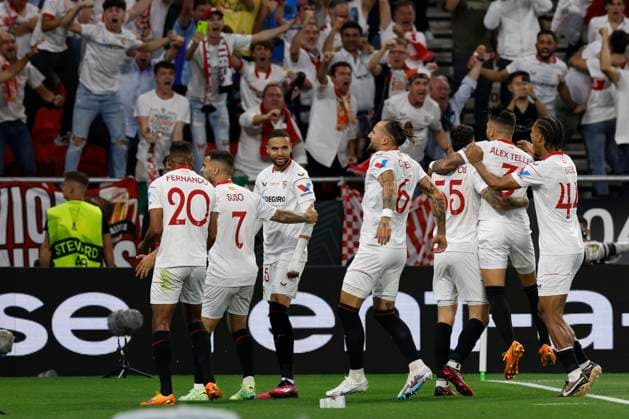Sevilla s players celebrate the 1-1 goal during the UEFA Europa League final soccer match between Sevilla FC and AS Roma at Ferenc Puskas Stadium in Budapest, Hungary, 31 May 2023. UEFA Europa League Final - Sevilla FC vs. AS Roma !ACHTUNG: NUR REDAKTIONELLE NUTZUNG!  Copyright: xJulioxMunozx GRAF1087 20230531-03c9584216f84ed8df3f639da66db39a5f61f76c