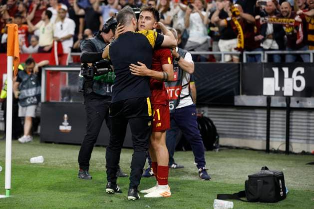 HUN: Sevilla FC-AC Roma. UEFA Europa League Final Paulo Dybala of AS Roma celebrates with his teammates after scoring the 0-1 during the UEFA Europa League match, Final between Sevilla FC and AC Roma played at Puskas Arena Stadium on May 31, 2023 in Budapest, Hungary. kpng Copyright: xAntonioxPozox xPRESSINx AP_230531_094