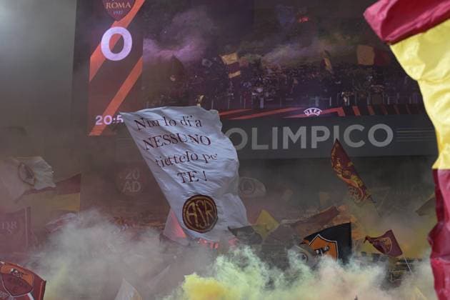 Foto Fabrizio Corradetti LaPresse 31Maggio 2023 Roma, Italia - Tifosi della AS Roma vedono la Finale di Europa League AS Roma vs Siviglia sui maxi schermi - Stadio Olimpico. Nella foto: un momento dell evento May 31, 2023 Rome, Italy - AS Roma fans see the Europa League Final AS Roma vs Sevilla on the big screens - Olimpic Stadium. In the photo: a moment of the event  Copyright: xFabrizioxCorradetti LaPressex