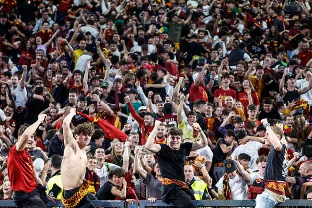 May 31, 2023, ROME, ITALY: AS Roma supporters react after AS Roma s goal as they watch on maxi-screens the broadcasting of the UEFA Europa League final between Sevilla FC and AS Roma at the Olimpico Stadium in Rome, Italy, 31 May 2023. ANSA FABIO FRUSTACI AS Roma supporters watch Europa League final between Sevilla FC and AS Roma  - ZUMAa110 20230531_zaf_a110_032 Copyright: xFabioxFrustacix