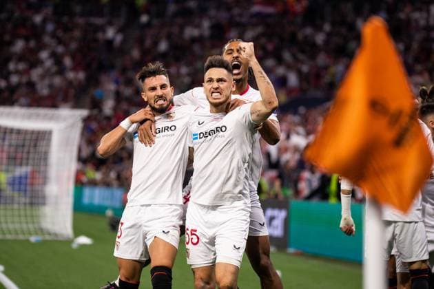 Sevilla v Roma, UEFA Europa League final, Budapest, Hungary Budapest, Hungary. 31st, May 2023. Lucas Ocampos (55) and Alex Telles (3) of Sevilla FC celebrate after Sevilla has equalised on an own goal during the UEFA Europa League final between Sevilla and Roma at the Puskas Arena in Hungary. Budapest Hungary  Copyright: xGonzalesxPhoto BalazsxPopalx