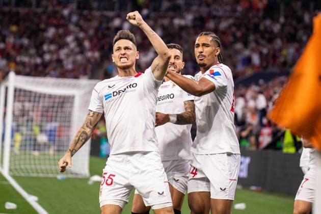 Sevilla v Roma, UEFA Europa League final, Budapest, Hungary Budapest, Hungary. 31st, May 2023. Lucas Ocampos (55) and Loic Bade (44) of Sevilla FC celebrate after Sevilla has equalised on an own goal during the UEFA Europa League final between Sevilla and Roma at the Puskas Arena in Hungary. Budapest Hungary  Copyright: xGonzalesxPhoto BalazsxPopalx