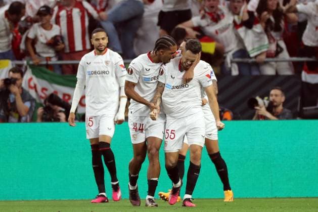 Budapest, Hungary: 31.05.2023: Ocampos of Sivilla score the goal and celebrate with the team during the Final UEFA Europa League 2023 match between Sevilla FC vs AS Roma at Puskas Arena of Budapest in Hungary  Copyright: xmarcoxiacobuccix xipa-agency.netx xmarcoxiacobuccix 0 IPA_IPA38351589