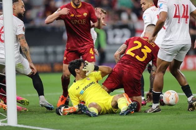 Budapest, Hungary: 31.05.2023: Yassine Bounou of Seville , Gianluca Mancini of Roma in action during the Final UEFA Europa League 2023 match between Sevilla FC vs AS Roma at Puskas Arena of Budapest in Hungary  Copyright: xmarcoxiacobuccix xipa-agency.netx xmarcoxiacobuccix 0 IPA_IPA38351602