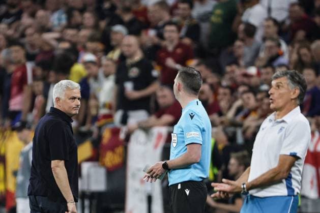 SOCCER - UEFA EL, Sevilla vs Roma BUDAPEST,HUNGARY,31.MAY.23 - SOCCER - UEFA Europa League, final, FC Sevilla vs AS Roma. Image shows head coach Jose Mourinho (Roma) and head coach Jose Mendilibar (Sevilla).  GEPAxpictures xCsabaxDoemoetoer