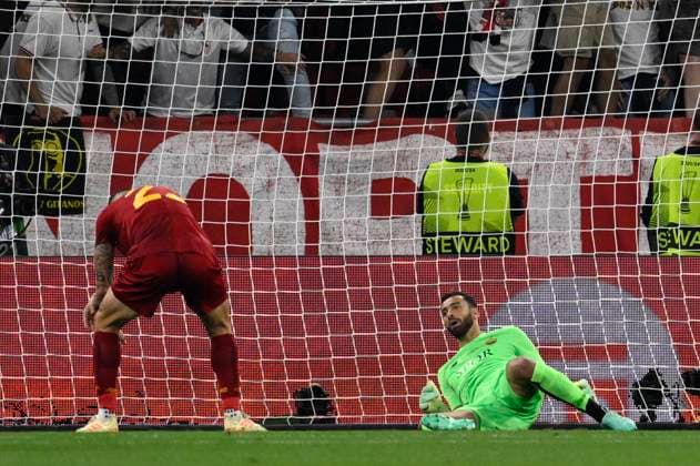 31st May 2023; Pusk& xe1;s Ar& xe9;na, Budapest, Hungary; UEFA Europa League Football Final, Sevilla versus Roma; Goalie Rui Patr& xed;cio of Roma is beaten by an own goal by Mincini of Roma which equalised the game at 1-0 in the 55th minute  ActionPlus12515886 AllxShotxLive
