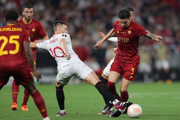 Budapest, Hungary: 31.05.2023: Ivan RakitiÄ‡ of Seville, Roger Ibanez of Roma in action during the Final UEFA Europa League 2023 match between Sevilla FC vs AS Roma at Puskas Arena of Budapest in Hungary  Copyright: xmarcoxiacobuccix xipa-agency.netx xmarcoxiacobuccix 0 IPA_IPA38351902