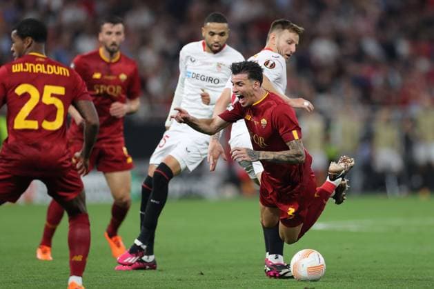 Budapest, Hungary: 31.05.2023: Ivan RakitiÄ‡ of Seville, Roger Ibanez of Roma in action during the Final UEFA Europa League 2023 match between Sevilla FC vs AS Roma at Puskas Arena of Budapest in Hungary  Copyright: xmarcoxiacobuccix xipa-agency.netx xmarcoxiacobuccix 0 IPA_IPA38351904