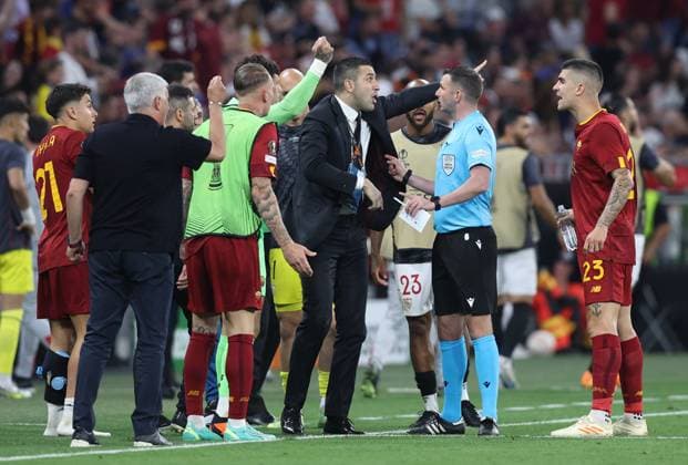 Budapest, Hungary, 31st May 2023. Assistant referee MichaelOliver is abused once again during the UEFA Europa League Final match at Puskas Arena, Budapest. Picture credit should read: David Klein Sportimage EDITORIAL USE ONLY. No use with unauthorised audio, video, data, fixture lists, club league logos or live services. Online in-match use limited to 120 images, no video emulation. No use in betting, games or single club league player publications. SPI-2471-0120