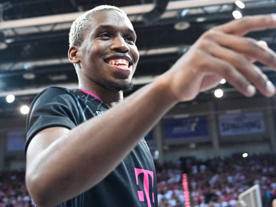 TJ Shorts II Telekom Baskets Bonn, 00 thanks the fans Telekom Baskets Bonn vs MHP Riesen Ludwigsburg, basketball, easy Credit BBL, 2 semifinals, 2022 2023 season, 31 05 2023 Telekom Baskets Bonn vs MHP Riesen Ludwigsburg, basketball, easy Credit BBL, 2022 2023 season, 2 semifinals, 31 05 2023 Bonn Copyright: xEibner-Pressefoto ThomasxHaeslerx EP_EER